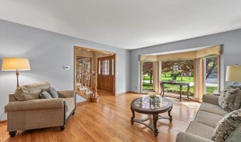 14 Hampton Ct, Algonquin, IL 60102