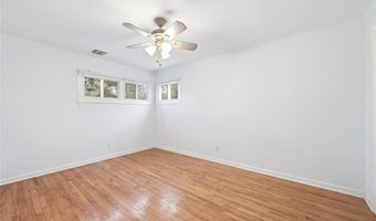18 Gaylore Dr W, Amityville, NY 11701