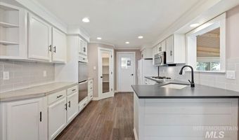 7566 S Valley Heights Dr, Boise, ID 83709