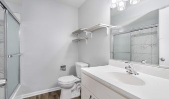 215 S Hale St 9B, Addison, IL 60101