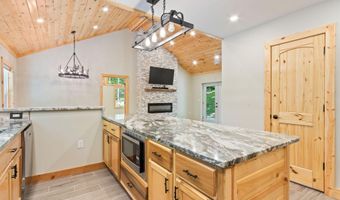 2052 Granny Squirrel Dr, Andrews, NC 28901