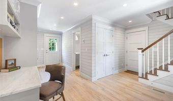 60 Van Wickle Ln, Bristol, RI 02809