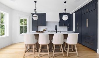 104 Second St, Newport, RI 02840