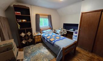 217 5TH St, Alpha, MI 49902