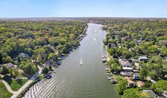 1527 N Harrison St, Algonquin, IL 60102