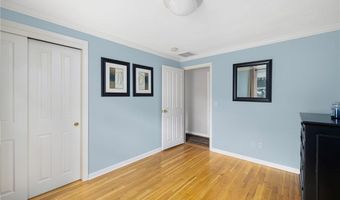 40 Quail Hollow Rd, Cranston, RI 02920