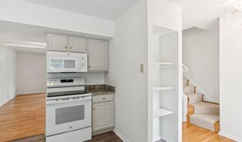 4906 VAN WALBEEK Pl, Annandale, VA 22003