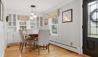 27 Old Meadow Ln, Cumberland, RI 02864
