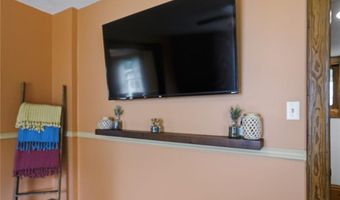 1115 7th St, Baldwin City, KS 66006