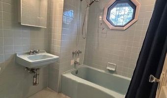 35 Dunning Blvd, Bangor, ME 04401