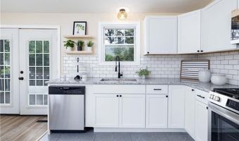 259 Buttonwoods Ave, Warwick, RI 02886