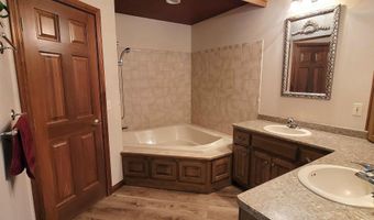 204 Steeplechase Dr, Auburn, IN 46706
