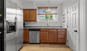 26 W Narragansett Ave 6, Newport, RI 02840