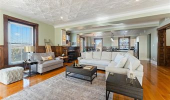 423 Hope St C, Bristol, RI 02809
