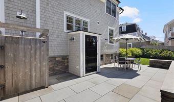 9 Anthony St, Newport, RI 02840