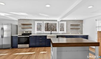 56 West St, Bolton, CT 06043