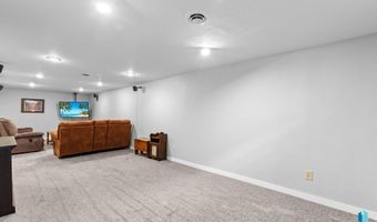 306 E Maple St, Beresford, SD 57004