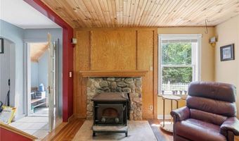 25 Pineland St, North Kingstown, RI 02852