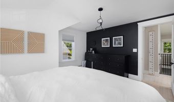 110 Spofford Ave, Warwick, RI 02888