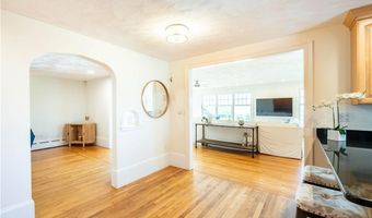 573 Wolcott Ave, Middletown, RI 02842