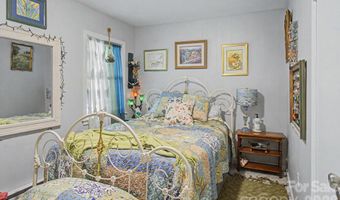 102 Wicklow Dr, Asheville, NC 28806