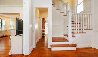 5 Gardiner St, Newport, RI 02840