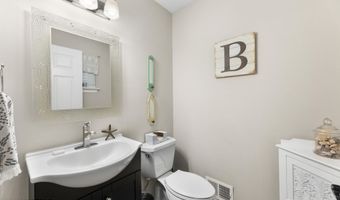 48 Poplar St, Beachwood, NJ 08722