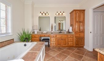 2447 OAKWOODS Ln, Alexander City, AL 35010