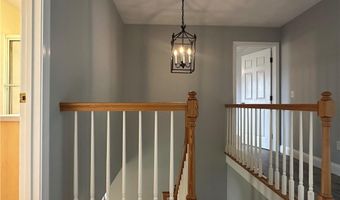8 Linden St, Bristol, RI 02809