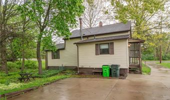2909 Sanitarium Rd, Akron, OH 44312