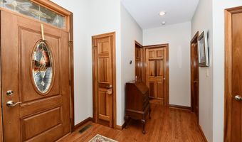 355 Connecticut Cir, Indianapolis, IN 46217