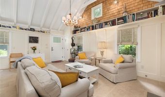 96 Steamboat St, Jamestown, RI 02835