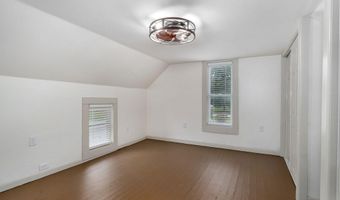 933 S Rinker Ave, Aurora, MO 65605
