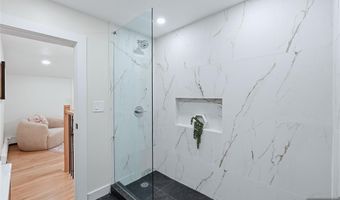 20 Dojean Ct, Bergenfield, NJ 07621