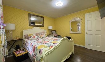 165 Greenfield Dr, Bridgeport, CT 06608