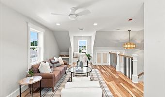 40 Congregational St, Bristol, RI 02809