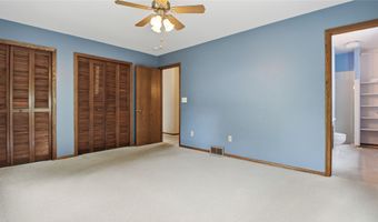 212 Country Club Ln, Altoona, WI 54720