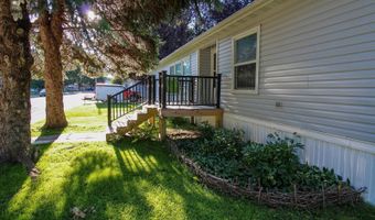 443 Piccadilly Cir, Bismarck, ND 58504