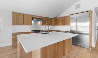 76 Warren Ave, Middletown, RI 02842