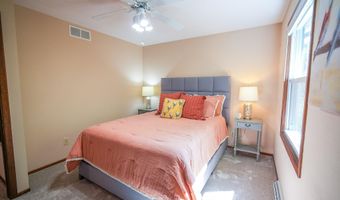 5306 Arapahoe Ln, Madison, WI 53704
