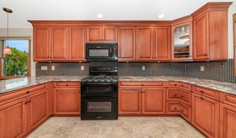 39 Central Ave, Amityville, NY 11701