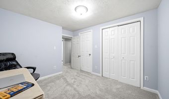 757 N Hanover St, Auburn, KS 66402