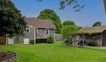 25 Renfrew Ave, Middletown, RI 02842