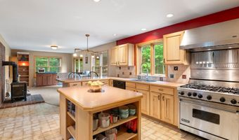 925 Hinesburg Rd, Brattleboro, VT 05301