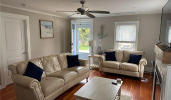 53 Center Ave, Middletown, RI 02842