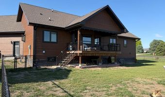 1524 Beechwood Dr, Aurora, NE 68818