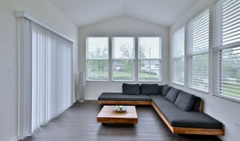 620 N Sullivan St, Addison, IL 60101