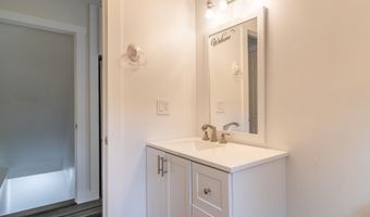 95 Yankee Ave, Bangor, ME 04401