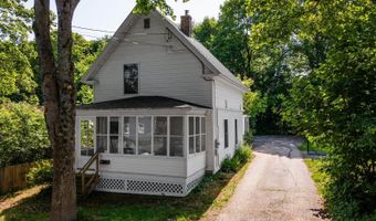 11 Kossuth St, Bangor, ME 04401