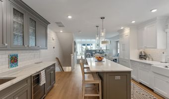 253 35th St, Avalon, NJ 08202